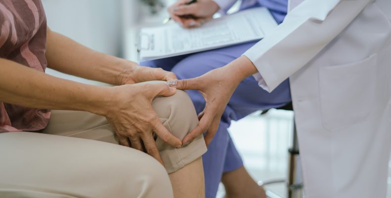 How Do I Know If My Knee Pain Requires a Specialist?